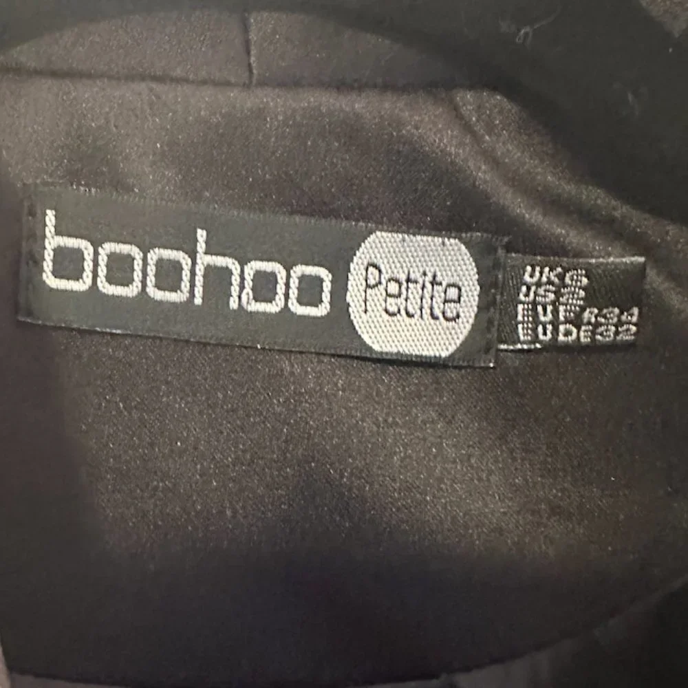 Boohoo Petite exclusive petite contrast lapel blazer in check Women's 2 Petite - Picture 5 of 6